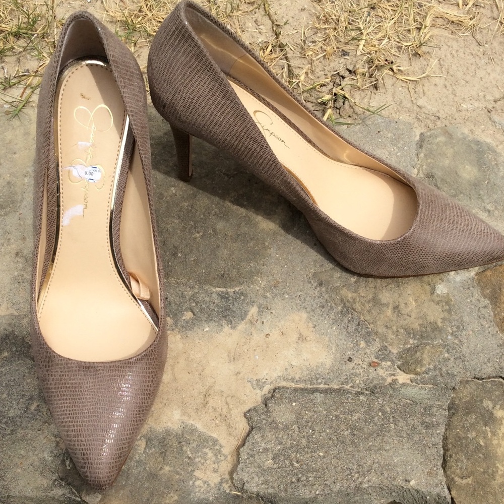 JESSICA SIMPSON “LEYELIA” REPTILE PUMPS